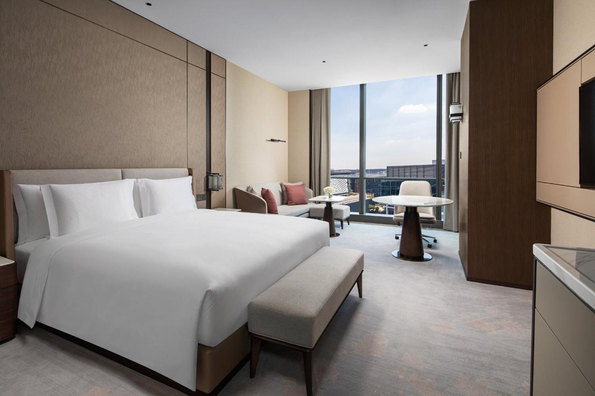 Crowne Plaza Hongqiao By Ihg 5*